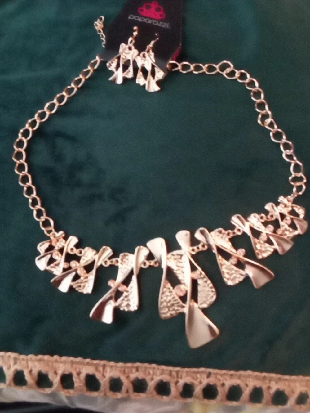 paparazzi Shiny Gold Sculptural Fan Necklace with Earrings
